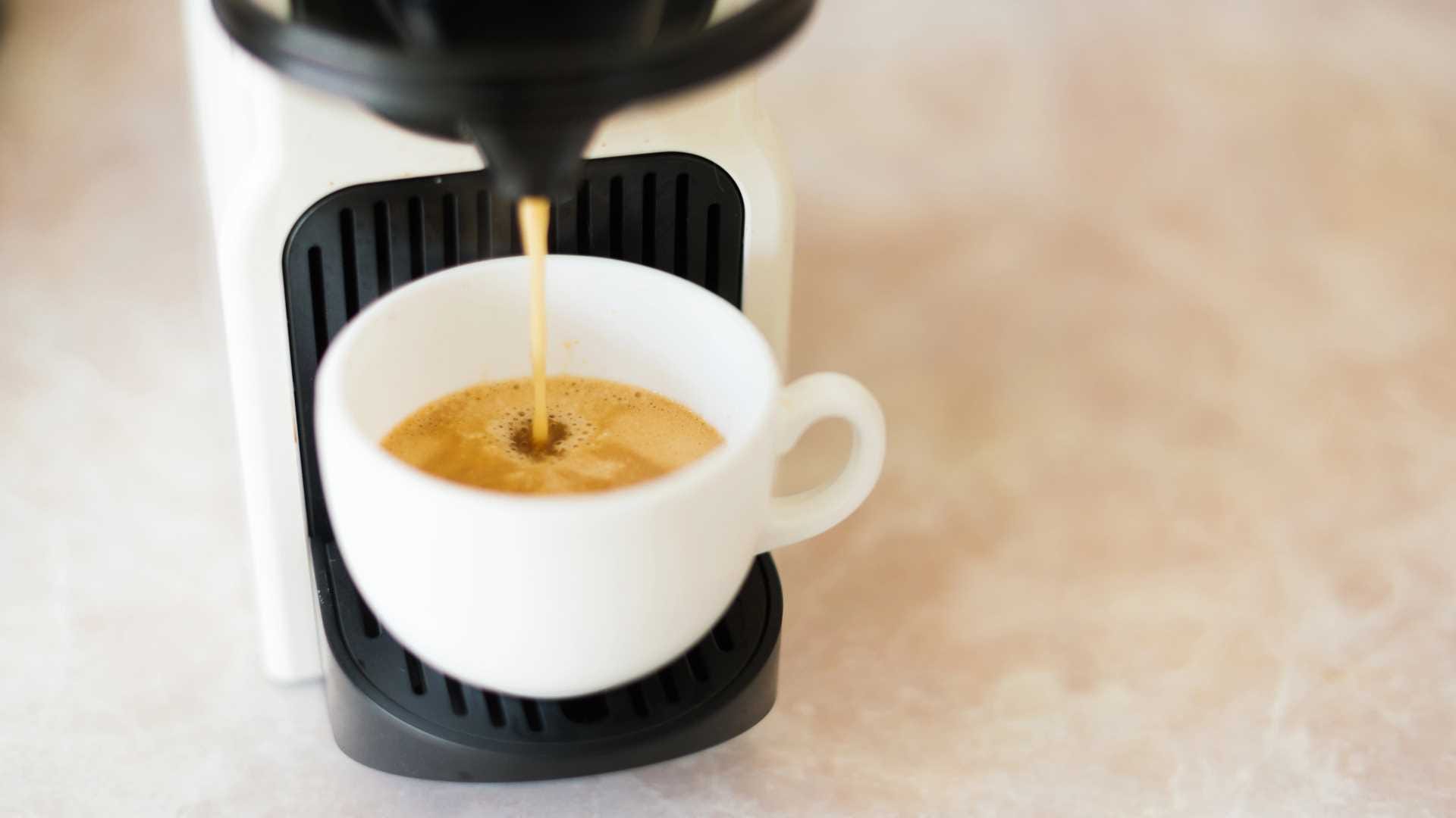 Jak działa ekspres na kapsułki i jak go używać?